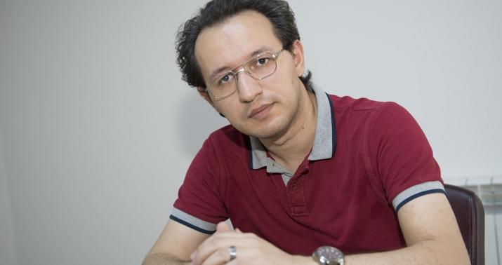 Qismət Fikrət Qocaya nəzirə yazdı: Cib dəsmalım...
